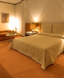 HOTEL PRESIDENT